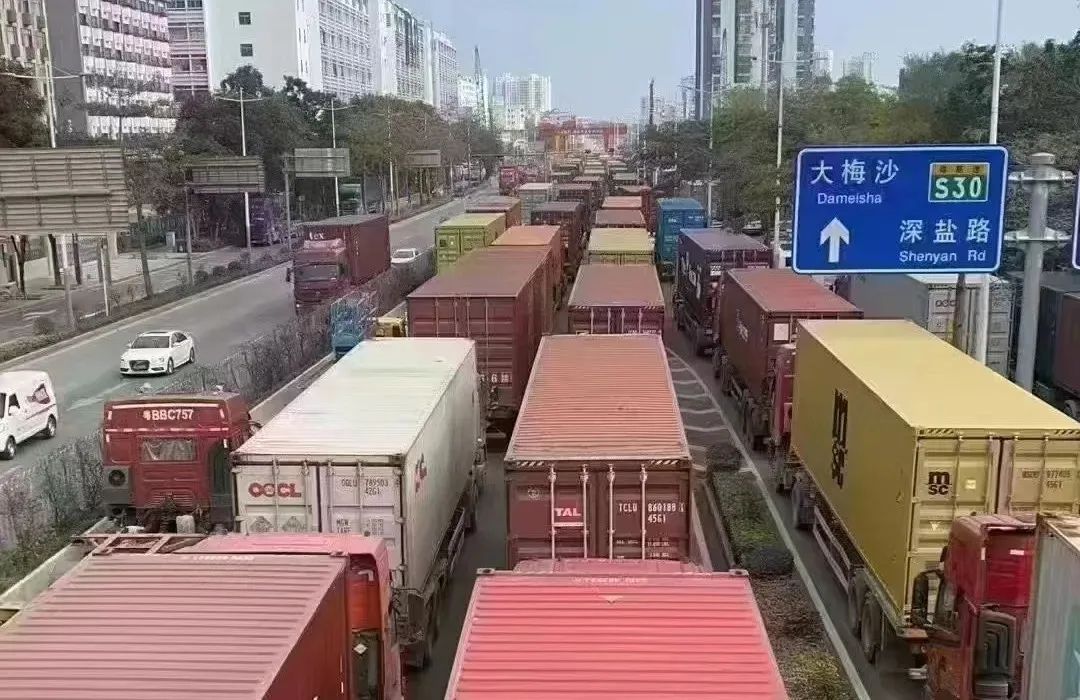 春節臨近爆艙甩柜、海運拖車運費暴漲_為什么拖車價格年底總是漲價?