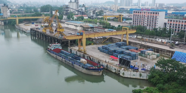 廣西柳州港到珠海高欄港集裝箱班輪首航成功